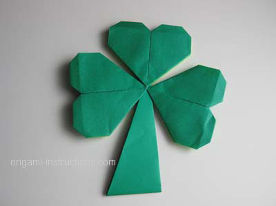 completed-origami-clover-with-leaves-apart