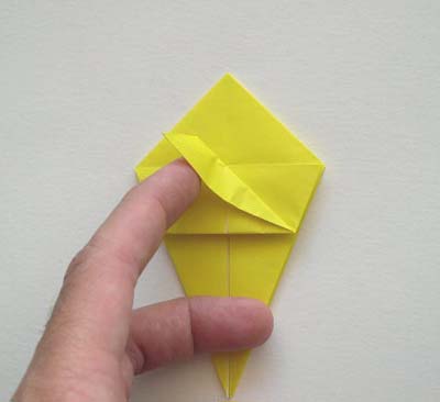 origami-fish-refolding the point across to the right