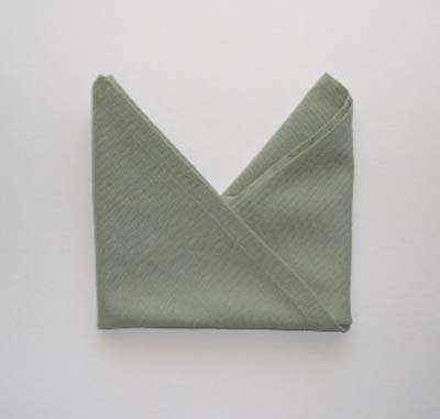 Napkin Folding - Bishop Hat - Photo Diagrams 11